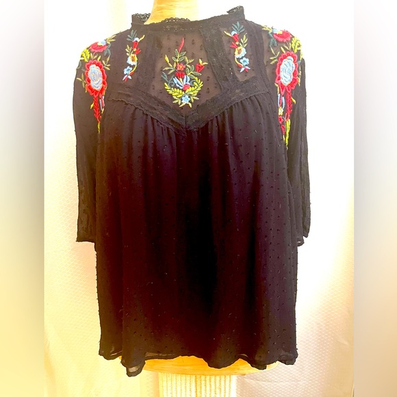 Zara Women black with lace embroidered top - Picture 2 of 9